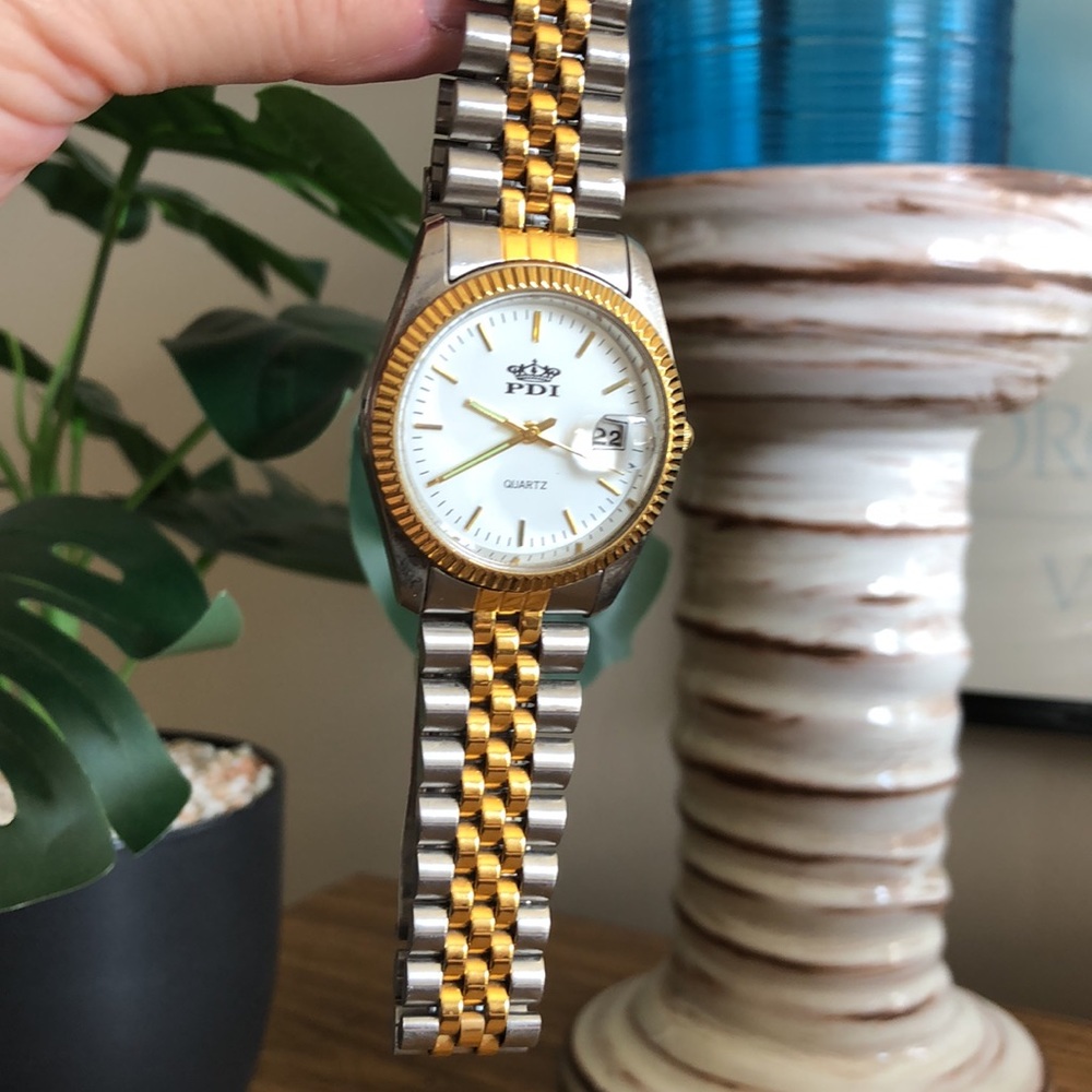 Vintage Gold/Silver Quartz Watch - Picture 10 of 10